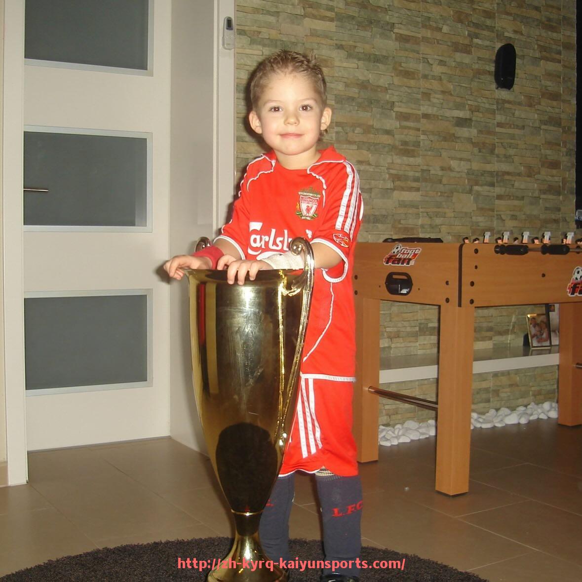 ky开云-黑马逆袭CBA足球大胜震撼全场重新定义联赛格局